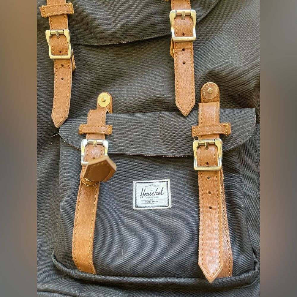 HERSCHEL Little America Backpack - Great Condition 30L Striped Lining - Picture 5 of 6